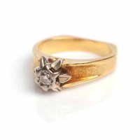 Lot 1660 - 1970s DIAMOND SINGLE STONE RING with a...
