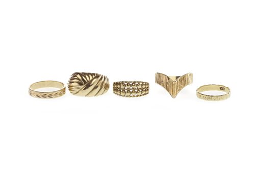 Lot 268 - A COLLECTION OF FIVE GOLD RINGS