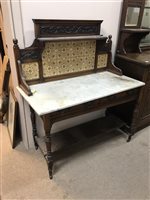 Lot 276 - A VICTORIAN WASHSTAND