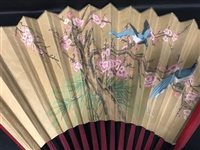 Lot 368 - A HAND PAINTED CHINESE FAN
