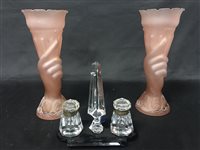 Lot 400 - A CRYSTAL AND GLASS ART DECO STYLE INK WELL WITH TWO VASES