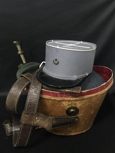 Lot 456 - A GROUP OF VARIOUS MILITARIA ITEMS