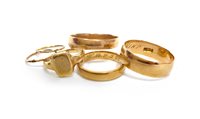 Lot 272 - FOUR GOLD RINGS AND A PAIR OF GOLD HOOP EARRINGS