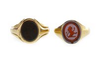Lot 278 - A CARVED SEAL SIGNET RING