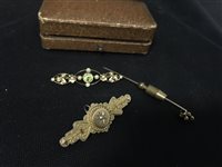 Lot 461 - A VICTORIAN NINE CARAT GOLD BAR BROOCH AND OTHER BROOCHES