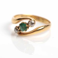 Lot 1710 - EMERALD AND DIAMOND THREE STONE RING with a...