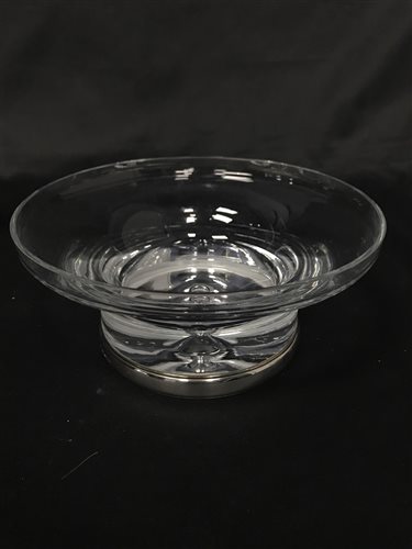 Lot 487 - A CONTEMPORARY SILVER MOUNTED GLASS BOW