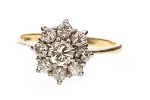 Lot 4 - A DIAMOND CLUSTER RING