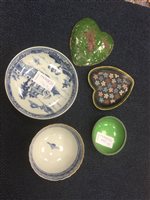 Lot 949 - A GROUP OF CHINESE CERAMICS AND CLOISONNÉ WARE