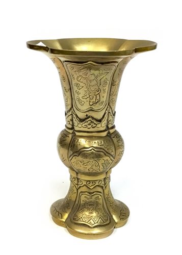 Lot 947 - A CHINESE BRONZE VASE