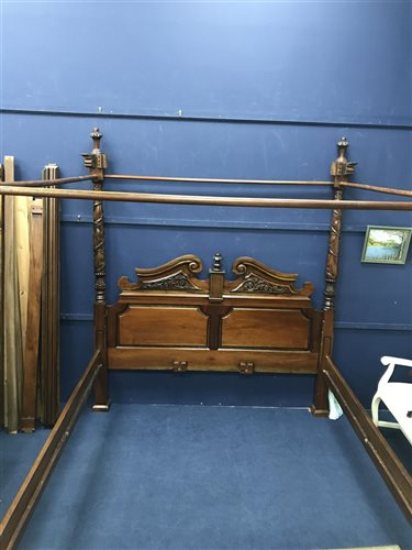 Lot 84 - A REPRODUCTION FOUR POSTER BED