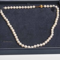 Lot 1724 - SINGLE STRAND BEAVERBROOKS PEARL NECKLACE set...