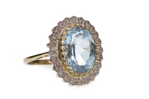 Lot 92 - AN IMPRESSIVE TOPAZ AND DIAMOND CLUSTER RING