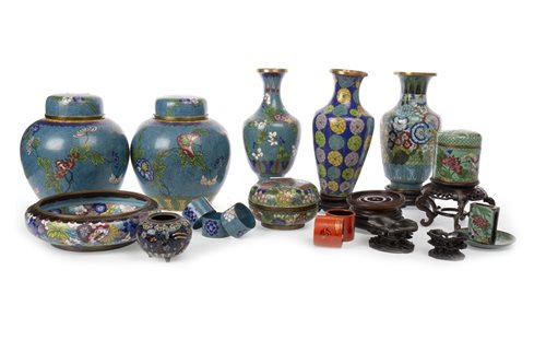 Lot 993 - A LOT OF CHINESE CLOISONNÉ JARS AND WOOD STANDS