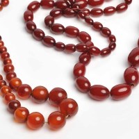 Lot 1742 - BAKELITE BEAD NECKLACE formed by graduated...