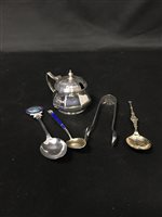 Lot 252 - A SMALL GROUP OF SILVER ITEMS