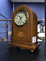 Lot 464 - AN EDWARDIAN MANTEL CLOCK