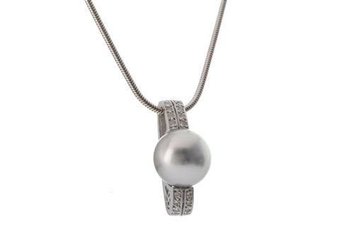 Lot 127 - A PEARL AND DIAMOND NECKLACE