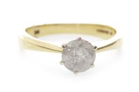 Lot 178 - A DIAMOND SOLITAIRE RING