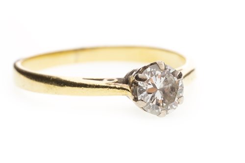 Lot 186 - A DIAMOND SOLITAIRE RING