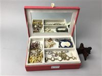 Lot 1 - A COLLECTION OF JEWELLERY
