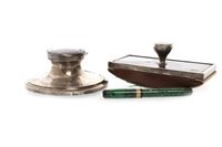 Lot 799 - A SILVER INK STAND WITH OTHER ACCOUTREMENTS