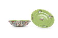 Lot 1061 - A CHINESE BOWL AND COVER