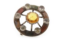 Lot 24 - A NINETEENTH CENTURY SCOTTISH SILVER AND AGATE BROOCH