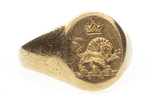 Lot 208 - A GOLD SEAL RING