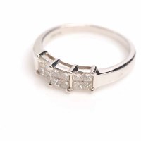 Lot 1842 - DIAMOND DRESS RING formed by three square...