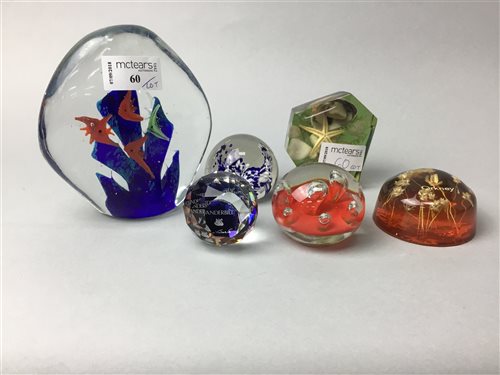 Lot 60 - A LARGE GLASS PAPERWEIGHT MODELLED WITH TROPICAL FISH