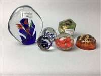 Lot 60 - A LARGE GLASS PAPERWEIGHT MODELLED WITH TROPICAL FISH