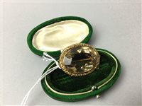 Lot 70 - A GOLD OVAL BROOCH