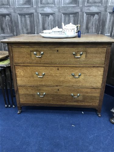 Lot 127 - AN OAK CHEST OF DRAWERS
