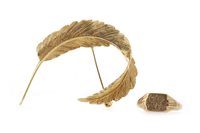 Lot 98 - A GOLD BROOCH IN THE FORM OF A QUILL AND A SIGNET RING