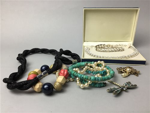 Lot 49 - A GEM SET NECKLACE, EARRINGS AND RING SET