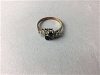 Lot 376 - A WHITE AND BLUE GEM SET RING