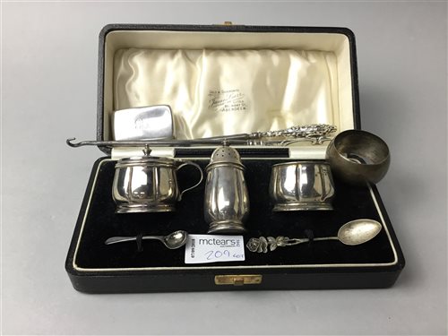 Lot 209 - A SILVER SNUFF BOX AND OTHER SILVER ITEMS