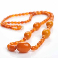 Lot 1881 - AMBER BEAD NECKLACE with five large beads...