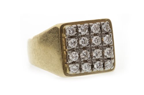 Lot 150 - A GOLD DIAMOND RING