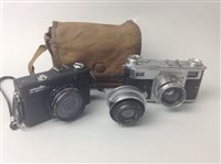 Lot 281 - A GROUP OF CAMERAS AND CAMERA ACCESSORIES