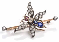 Lot 1892 - FINE VICTORIAN DIAMOND AND SAPPHIRE FLY BAR...