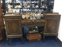 Lot 307 - A MAHOGANY DINING TABLE, SIDEBOARD AND EIGHT CHAIRS