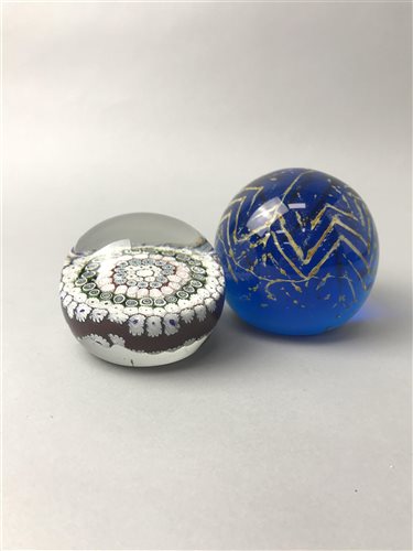 Lot 340 - A COLLECTION OF PAPERWEIGHTS