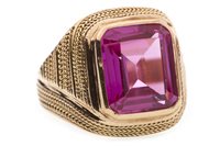 Lot 201 - AN EASTERN GOLD CREATED RUBY SET RING