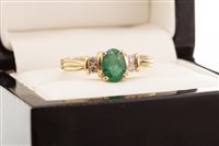 Lot 227 - A GREEN GEM AND DIAMOND RING