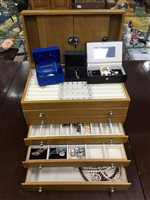 Lot 383 - A GROUP OF GOLD, SILVER AND COSTUME JEWELLERY