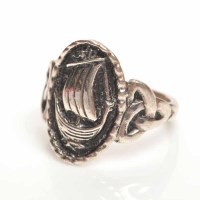 Lot 1924 - ALEXANDER RITCHIE OF IONA SCOTTISH SILVER RING...