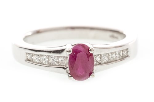 Lot 285 - A RUBY AND DIAMOND RING