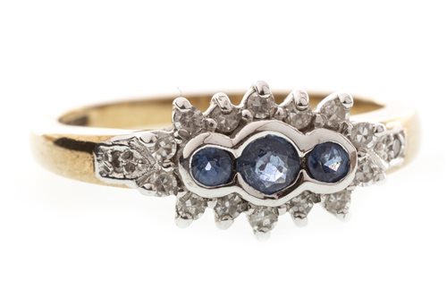 Lot 287 - A SAPPHIRE AND DIAMOND RING
